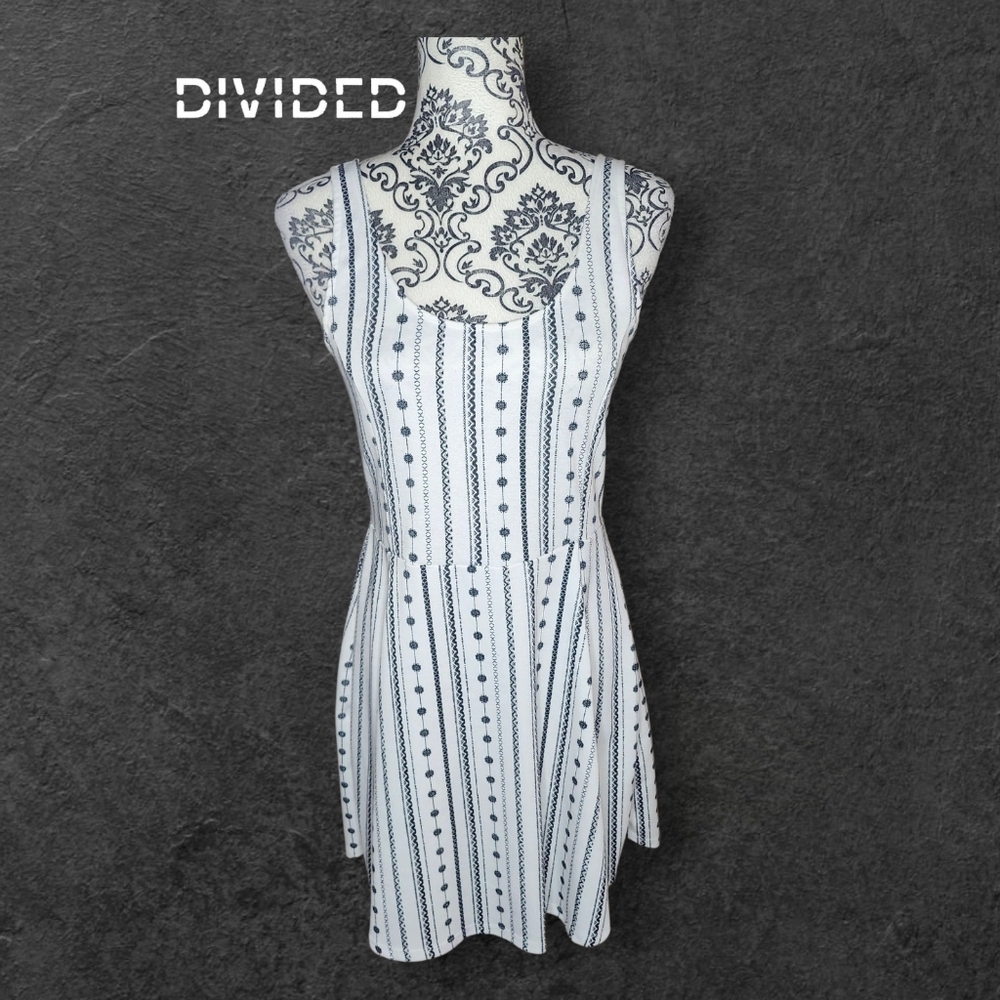 DIVIDED by H&M Black & White Pattern Skater Dress - 10
